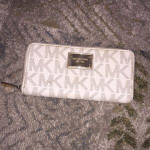 Michael Kors zip wallet